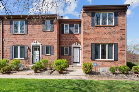 635 Maple Park Dr, Mendota Heights, MN 55118
