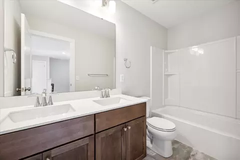 Bath - 2555 Sofia Ln, Hudson, WI 54016 photo 5 of 6