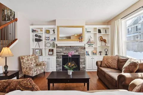 7711 Madelyn Creek Dr, Victoria, MN 55386