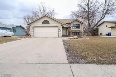 1601 30th Ave S, Fargo, ND 58103