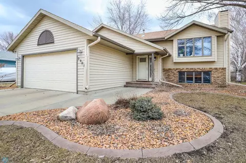 1601 30th Ave S, Fargo, ND 58103 photo 2
