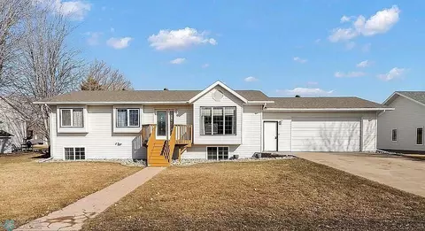 614 Loyal Ave, Hillsboro, ND 58045