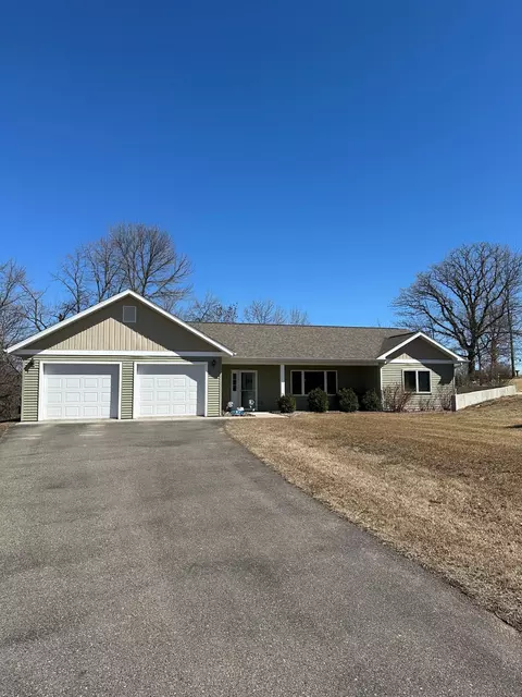 1190 Bay Ridge Dr, Detroit Lakes, MN 56501