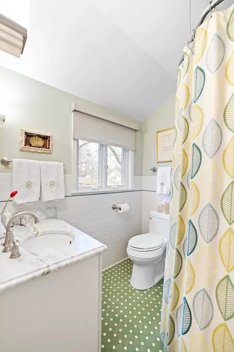 Bath - 4824 Maple Rd, Edina, MN 55424 photo 4 of 4