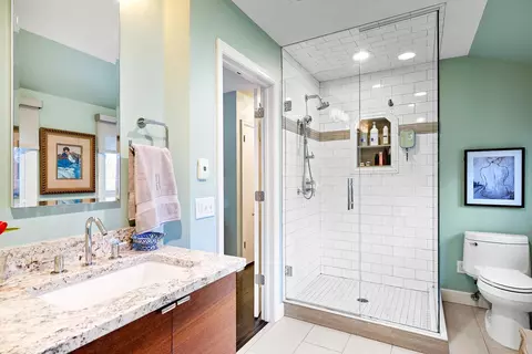 Bath - 4824 Maple Rd, Edina, MN 55424 photo 3 of 4