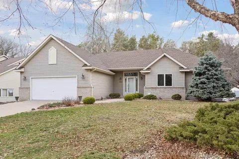 2982 Jordan Dr, Woodbury, MN 55125
