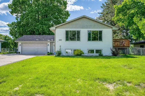 2925 Furness St, Maplewood, MN 55109