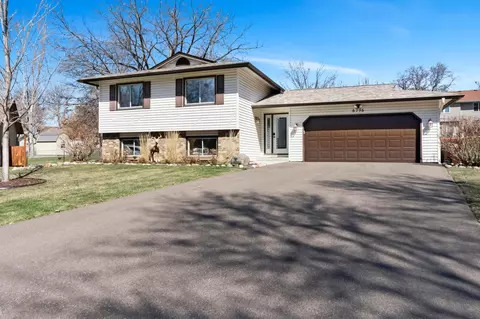6796 Stratford Ct, Woodbury, MN 55125