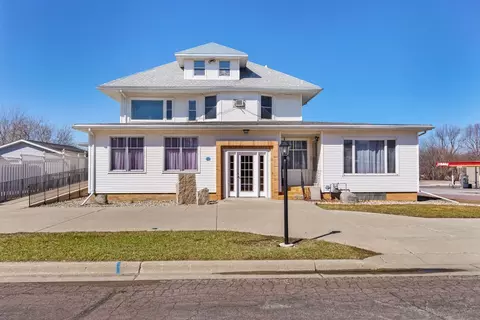321 Plum St, Lakefield, MN 56150