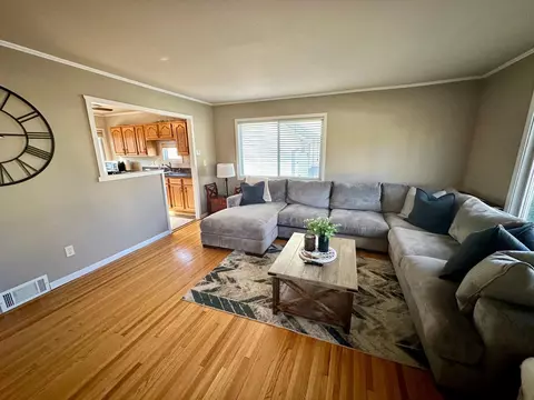 402 N 5th St, Marshall, MN 56258 photo 3