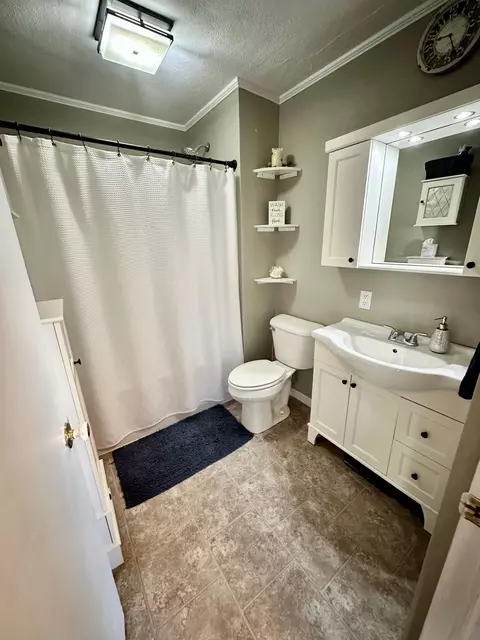 402 N 5th St, Marshall, MN 56258 photo 7