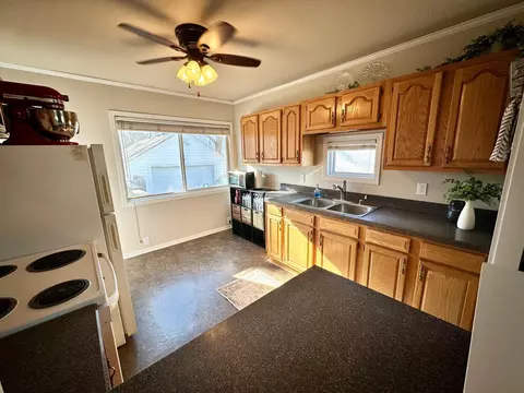 402 N 5th St, Marshall, MN 56258 photo 9