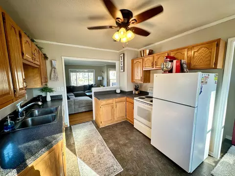 402 N 5th St, Marshall, MN 56258 photo 10
