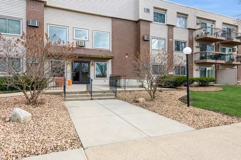 2800 Hillsboro Ave N #202, New Hope, MN 55427