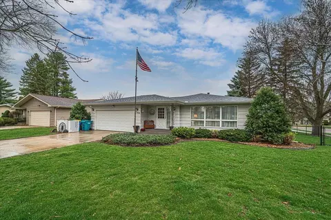 308 Hilltop Ave, Owatonna, MN 55060