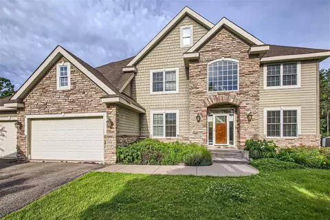 1028 Oak Bluff Cir, Saint Paul, MN 55119