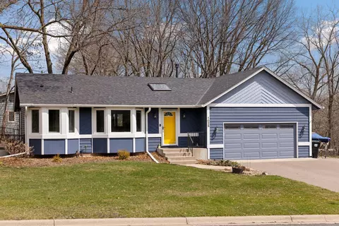 1025 Chatsworth Pl, Shoreview, MN 55126
