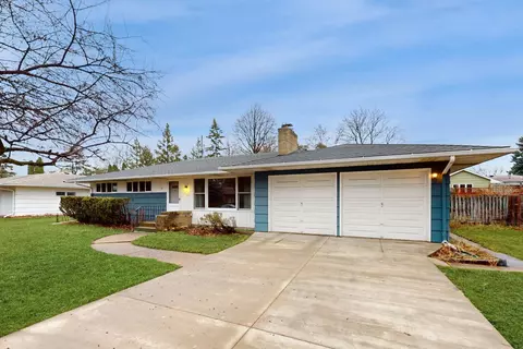 1964 Autumn St, Falcon Heights, MN 55113