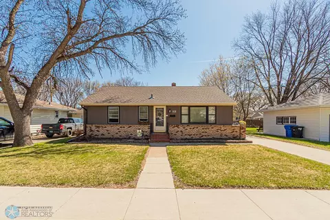 418 21st Ave N, Fargo, ND 58102