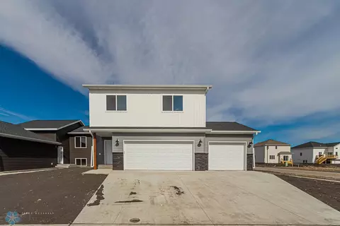 1104 Jill Dr W, West Fargo, ND 58078