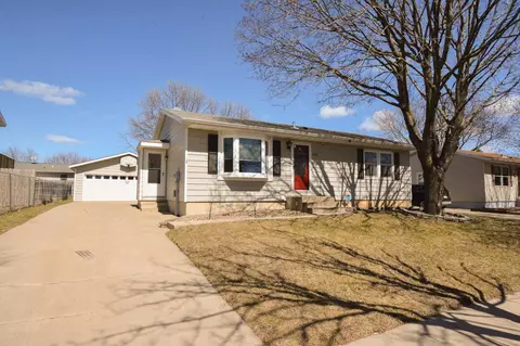2055 44th St NW, Rochester, MN 55901