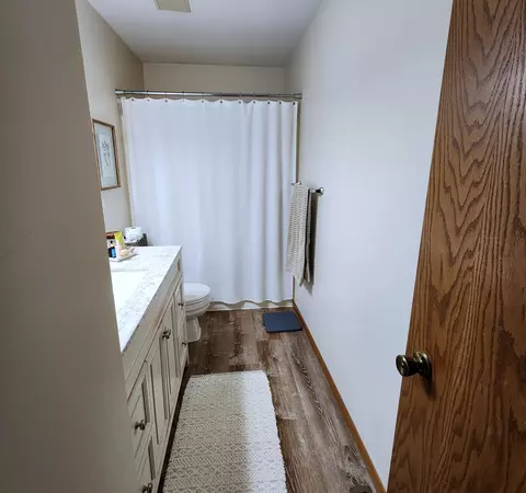 Bath - 2708 13th Ave NW, Willmar, MN 56201 photo 1 of 3