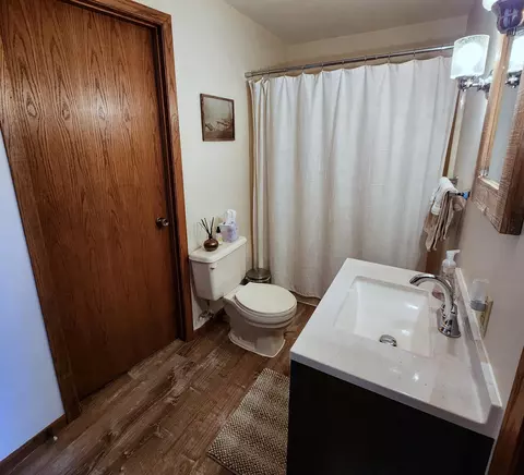 Bath - 2708 13th Ave NW, Willmar, MN 56201 photo 3 of 3