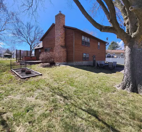 Exterior - 2708 13th Ave NW, Willmar, MN 56201 photo 10 of 12