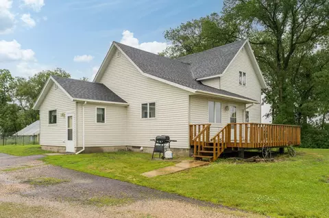 1066 150th St, Welcome, MN 56181
