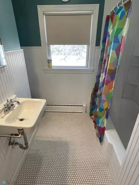 Bath - 1846 210th St, Hendrum, MN 56550 photo 2 of 5