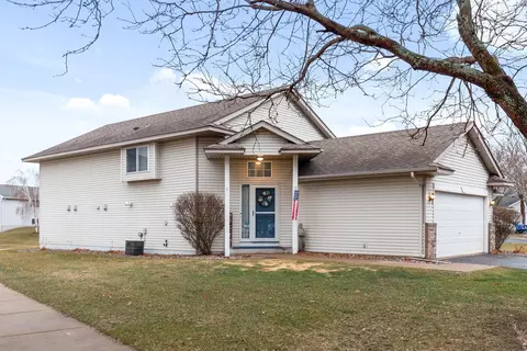 25671 Forest Boulevard Ct, Wyoming, MN 55092
