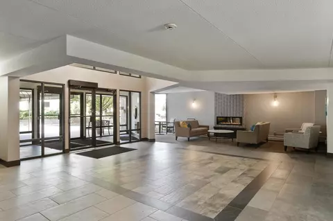 7220 York Ave S #406, Edina, MN 55435