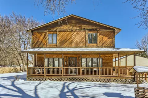 7132 Lakeview Dr, Lino Lakes, MN 55014