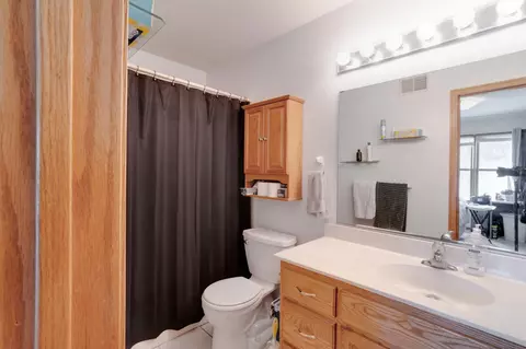 Bath - 420 8th St SW, Plainview, MN 55964 photo 3 of 4