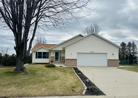 420 8th St SW, Plainview, MN 55964