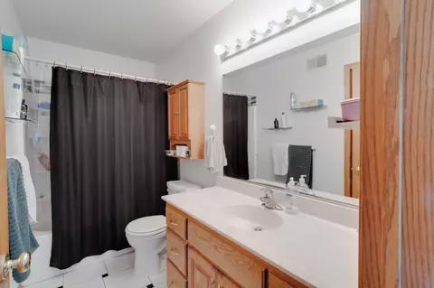 Bath - 420 8th St SW, Plainview, MN 55964 photo 2 of 4