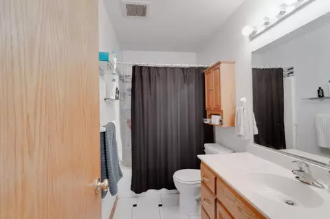 Bath - 420 8th St SW, Plainview, MN 55964 photo 1 of 4