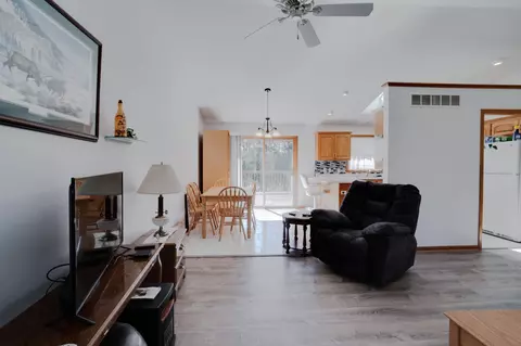 Living - 420 8th St SW, Plainview, MN 55964 photo 1 of 10