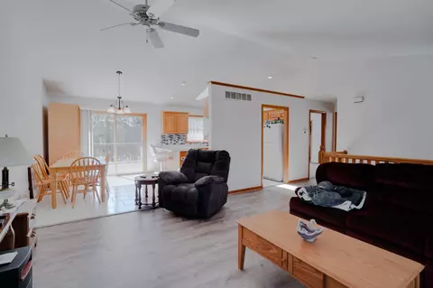 Living - 420 8th St SW, Plainview, MN 55964 photo 2 of 10