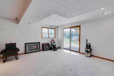 Living - 420 8th St SW, Plainview, MN 55964 photo 6 of 10
