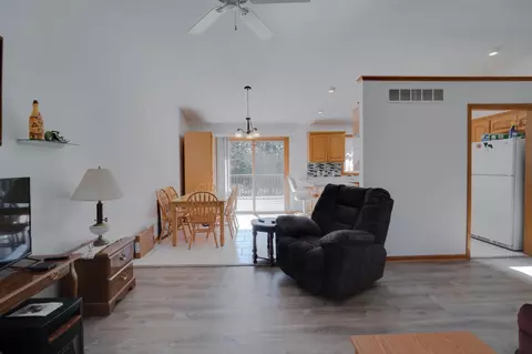 Living - 420 8th St SW, Plainview, MN 55964 photo 8 of 10