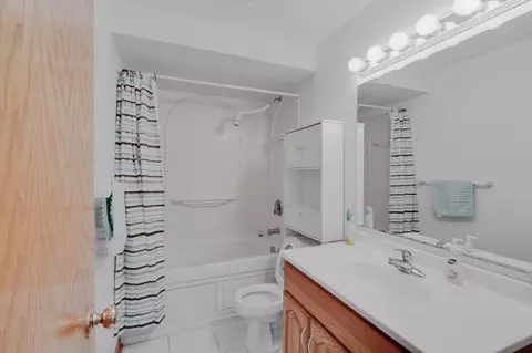 Bath - 420 8th St SW, Plainview, MN 55964 photo 4 of 4