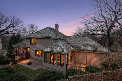 5525 River Bluff Curv, Bloomington, MN 55437