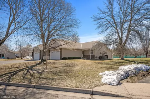 13 Oak Leaf Ln, Circle Pines, MN 55014