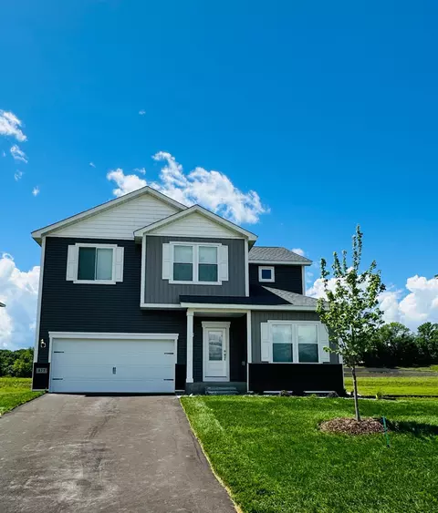 827 Spruce St N, Cambridge, MN 55008