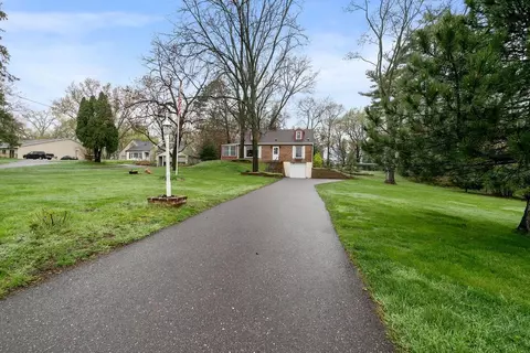 1885 Howard St N, Maplewood, MN 55109