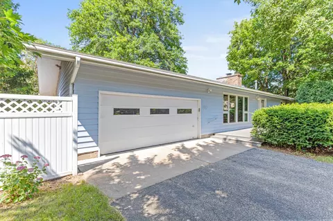2730 Mission Ct, New Brighton, MN 55112
