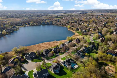 8070 Marsh Creek Alcove, Woodbury, MN 55125