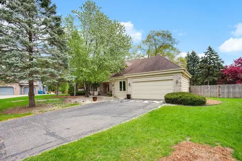 181 Hunters Glen Rd, Wayzata, MN 55391