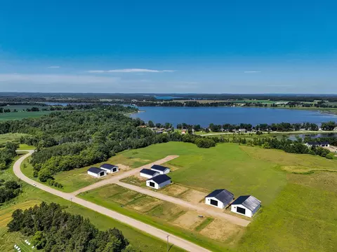 37577 470th St #22, Frazee, MN 56544